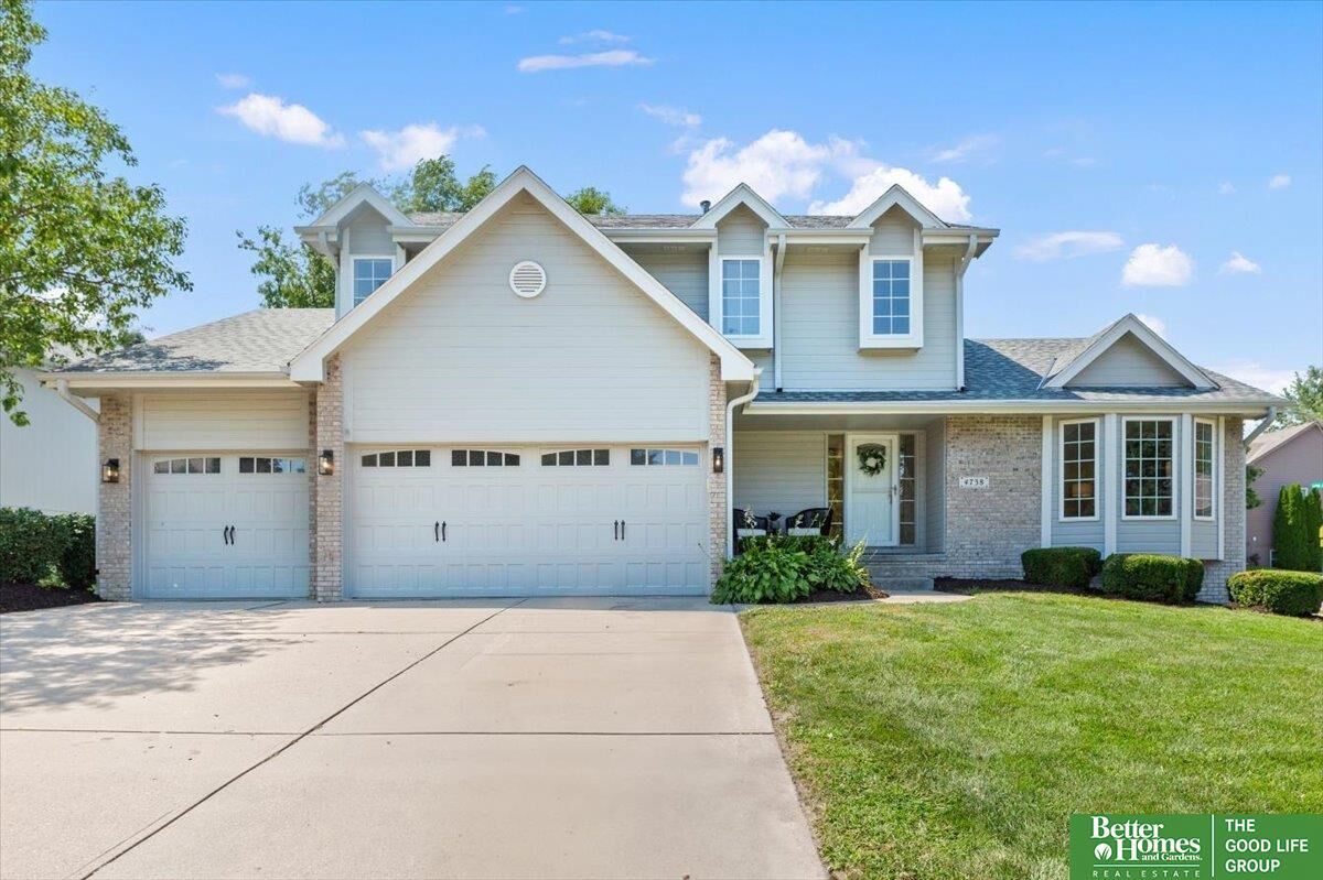 Property Photo: 4738 N 136 Street NE 68164