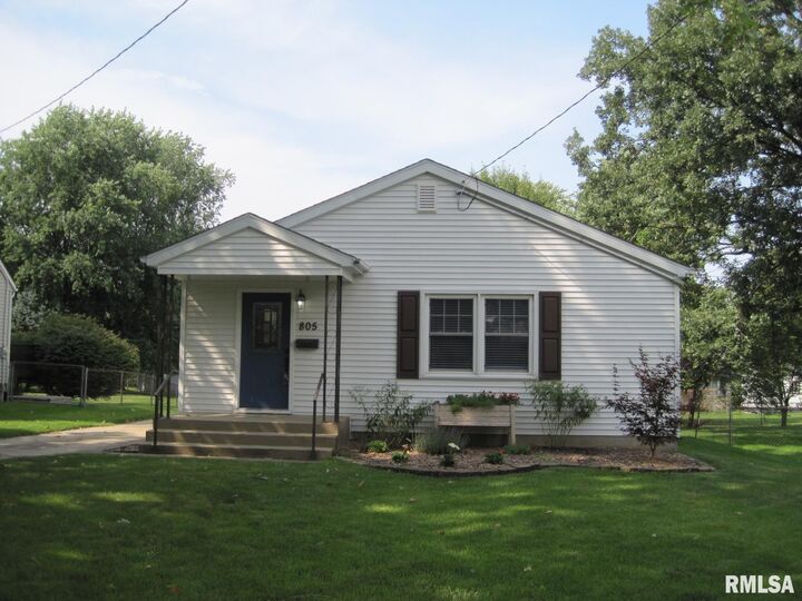 805 E Adams Street  Washington IL 61571 photo