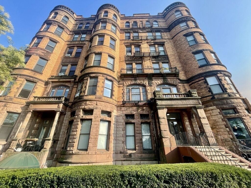 Property Photo:  366 Commonwealth Ave 6G  MA 02116 