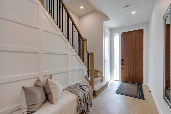 Property Photo:  941 38 Street SW  AB T3C 1T4 