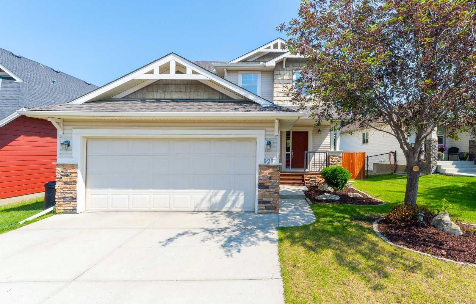 Property Photo:  928 Prairie Springs Drive SW  AB T4B 0E4 