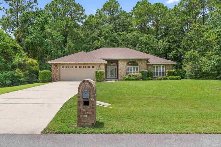 Property Photo: 2431 Knotty Pine Dr FL 32566