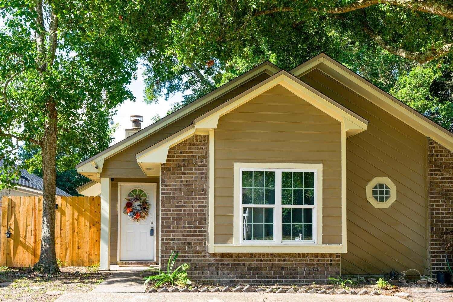 Property Photo: 7545 Southpointe Pl FL 32514