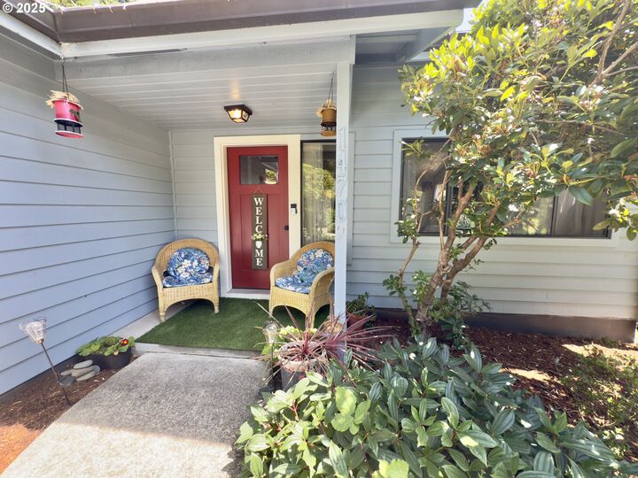 Property Photo: 1470 Glenwood Dr OR 97415