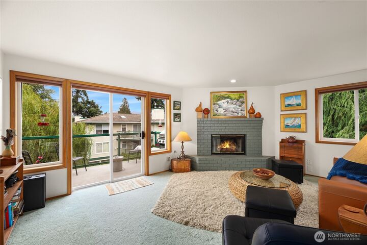 Property Photo:  603  7th Avenue N A301  WA 98020 