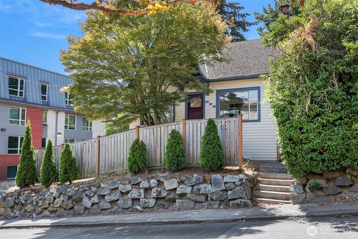 651 W Bertona Street  Seattle WA 98119 photo