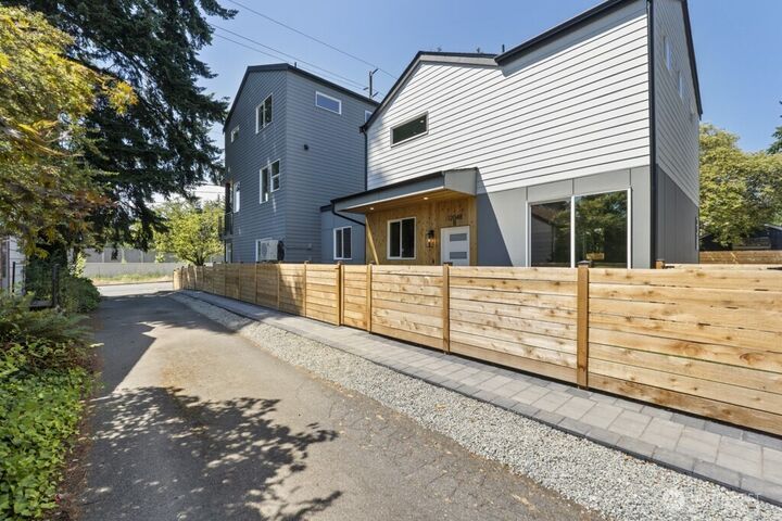 Property Photo: 12048 5th Avenue NE B WA 98125