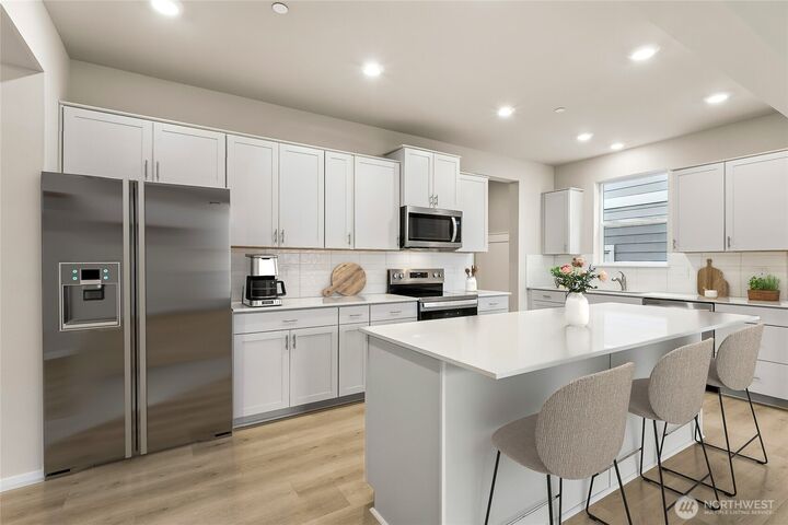 Property Photo: 11556 SE 83rd Place 6 WA 98056
