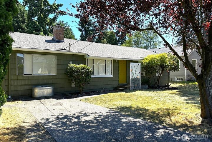Property Photo:  14722  32nd Avenue NE  WA 98155 