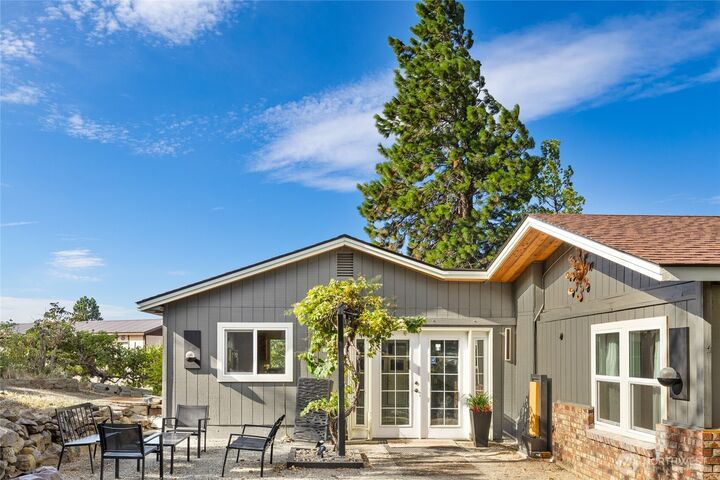 Property Photo:  70  Loel Place  WA 98922 