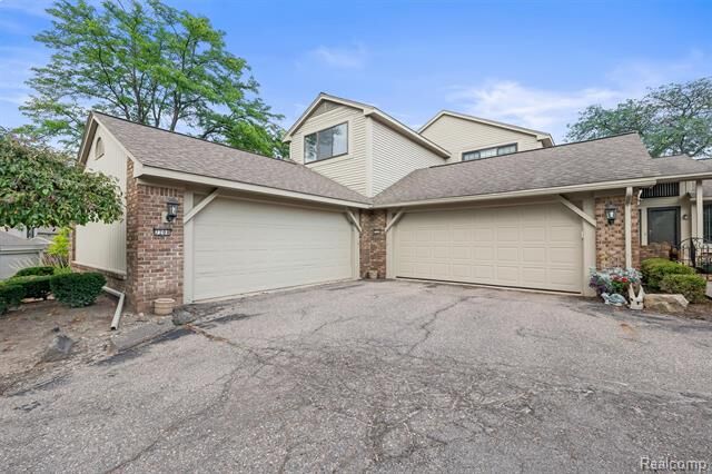 Property Photo: 7208 Creeks Bend Drive MI 48322