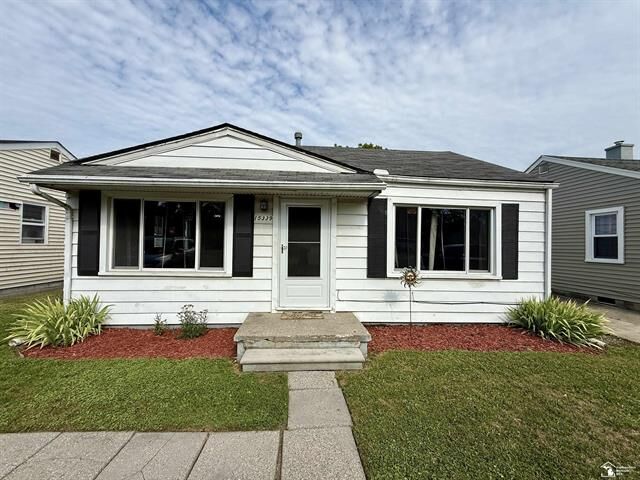 Property Photo: 15339 Flanders Street MI 48195