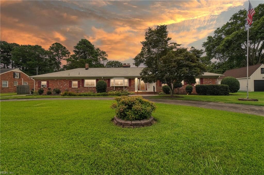 Property Photo:  4312 Country Club Cir  VA 23455 