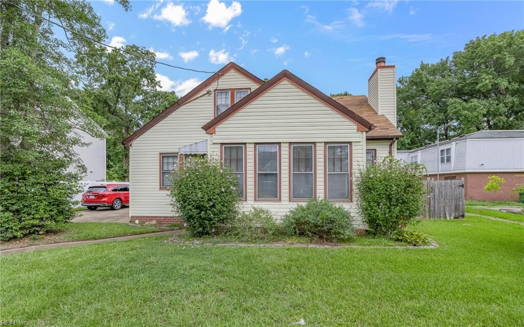 Property Photo:  2324 Greenwood Dr  VA 23702 