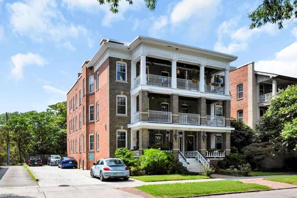 Property Photo:  1311 Colonial Ave 4  VA 23517 