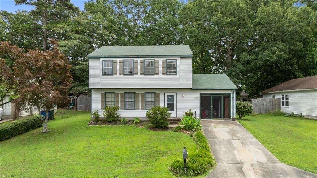 Property Photo:  962 Red Oak Cir  VA 23608 