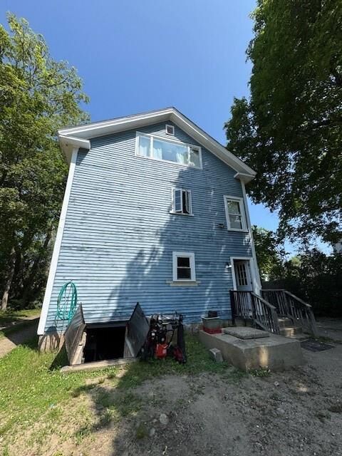 Property Photo:  1088 Main Street  RI 02832 