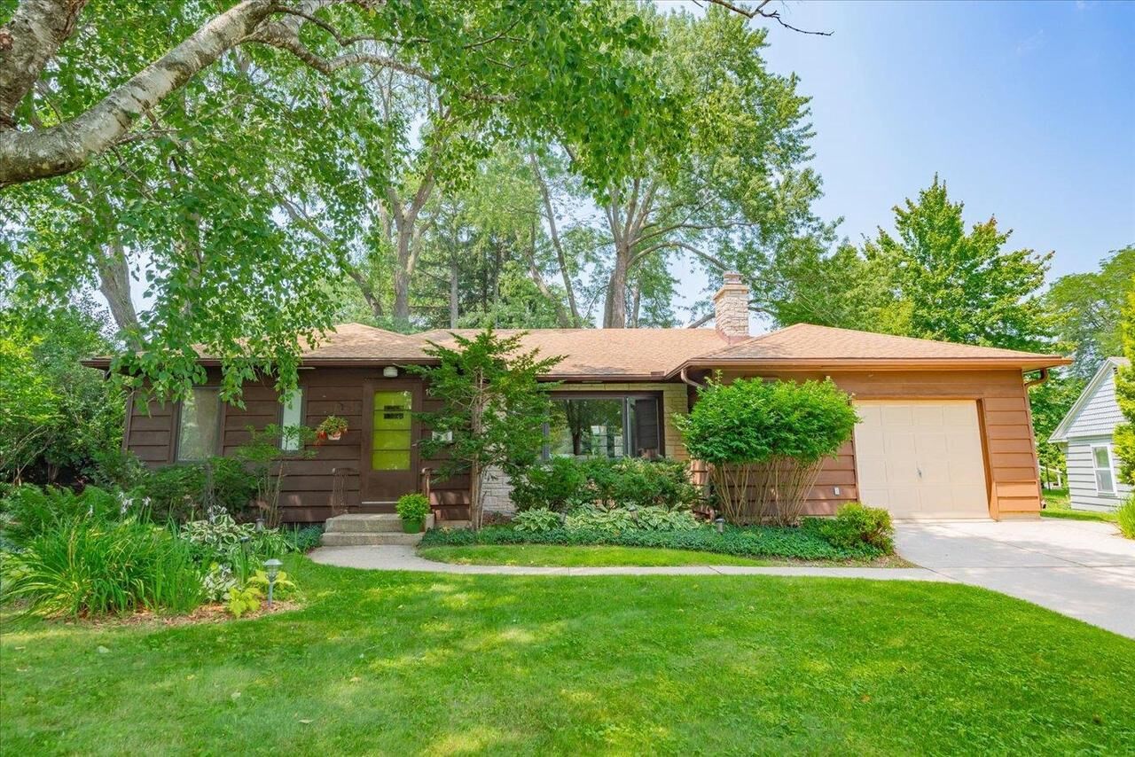 Property Photo: 19 Hiawatha Circle WI 53711
