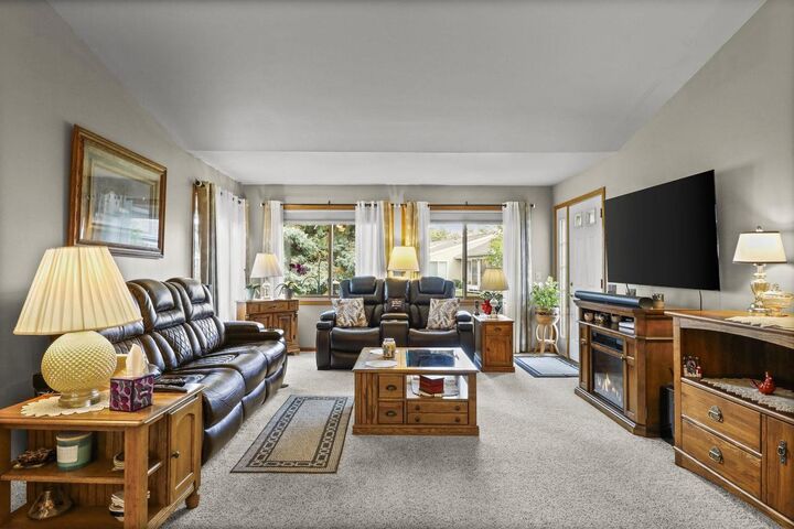 Property Photo:  638 Kensington Square  WI 53589 