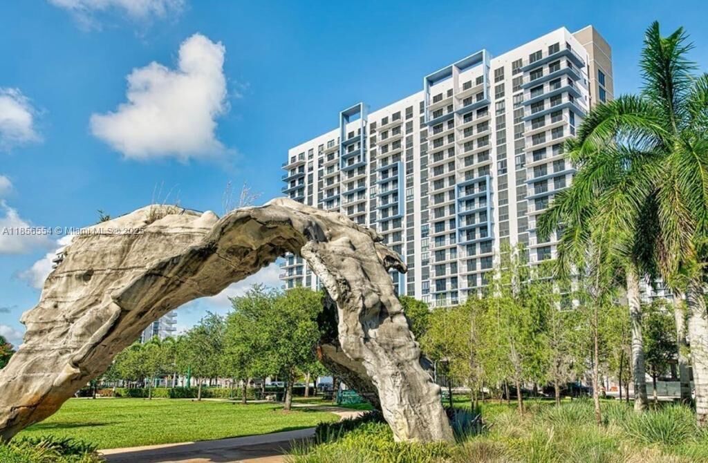 Property Photo: 5350 NW 84th Ave 601 FL 33166