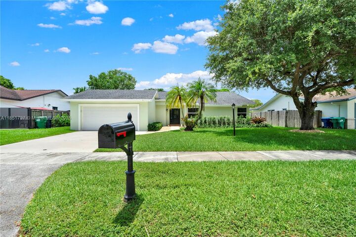 10514 SW 127th Ct  Miami FL 33186 photo