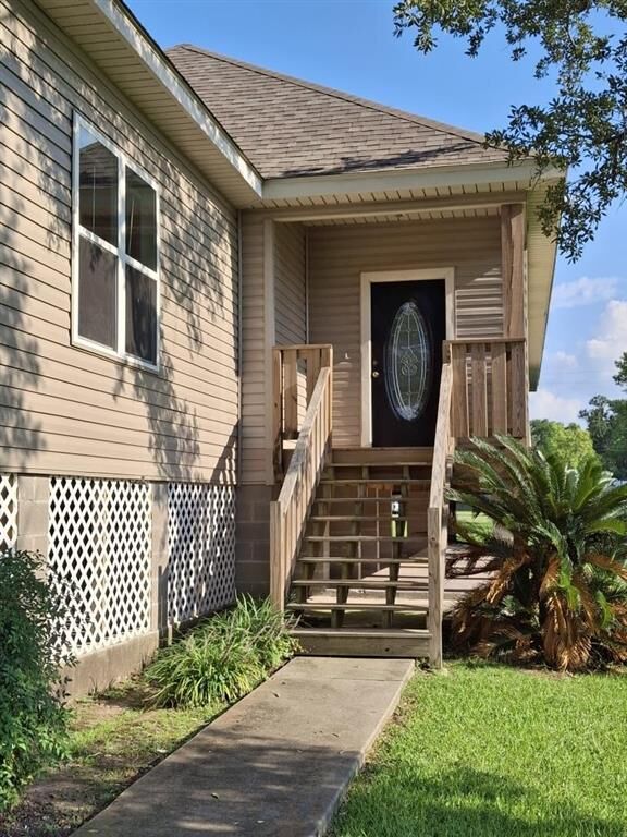 Property Photo: 1107 Brown Lane LA 70605