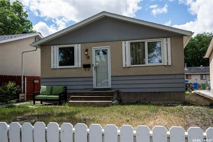18 Marshall Crescent  Regina SK S4R 4Y7 photo