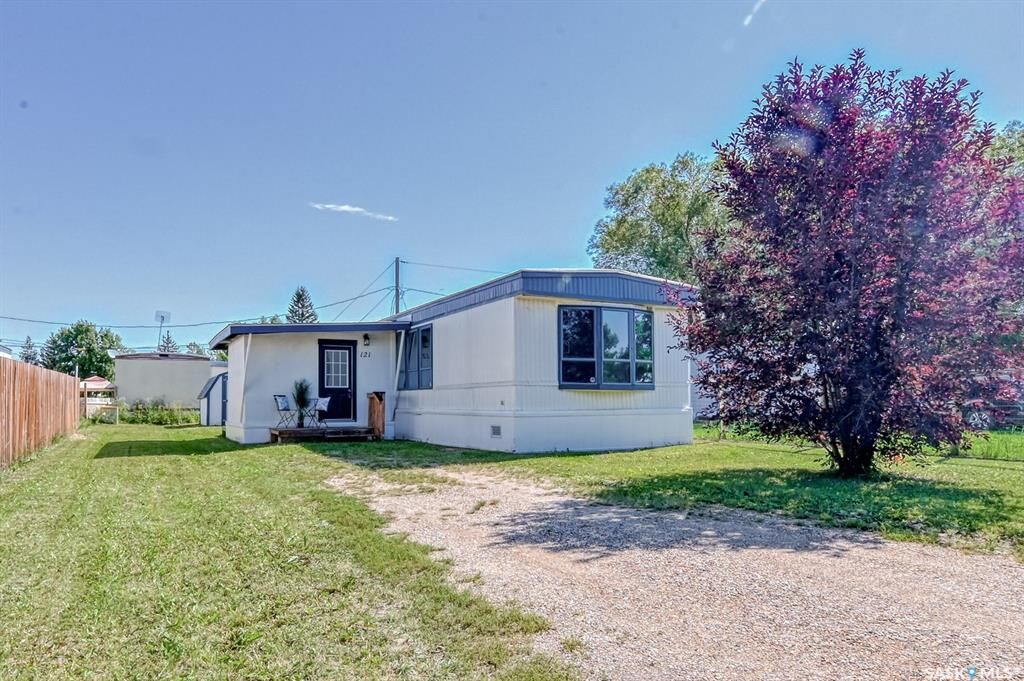 Property Photo:  121 Dogwood Street  SK S0H 0S0 