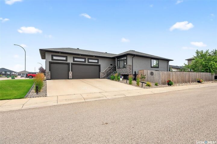 76 Hodges Lane  Moose Jaw SK S6J 0B1 photo