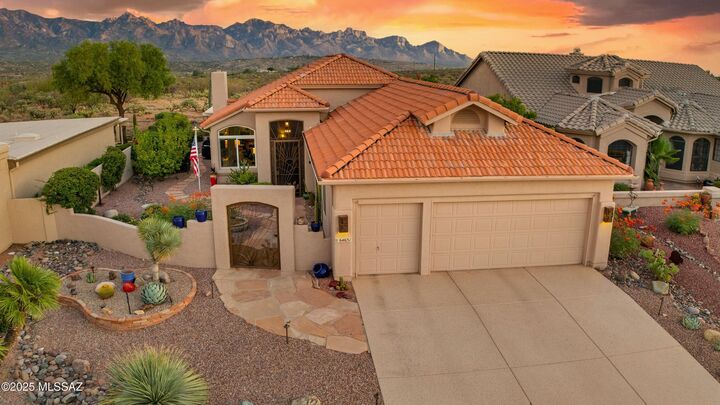Property Photo: 64631 E Canyon Shadows Ln AZ 85739