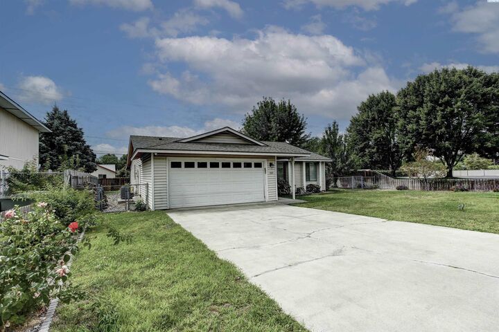 Property Photo:  1321 Woodbury St  WA 99354 