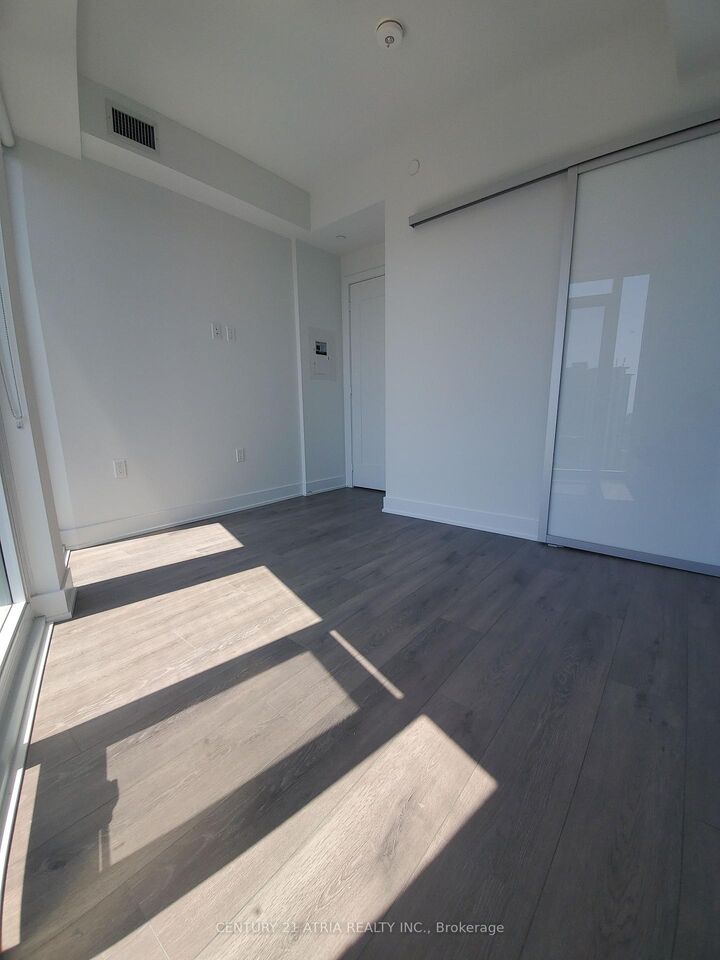 Property Photo:  575 Bloor Street E 2108  ON M4W 0B2 