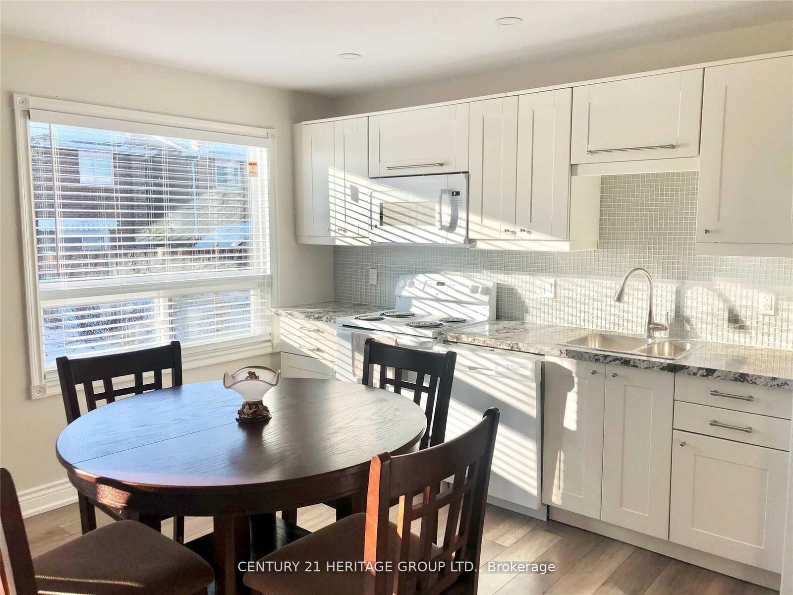 Photo de la propriété: 123 Glen Shields Avenue Main ON L4K 1S9