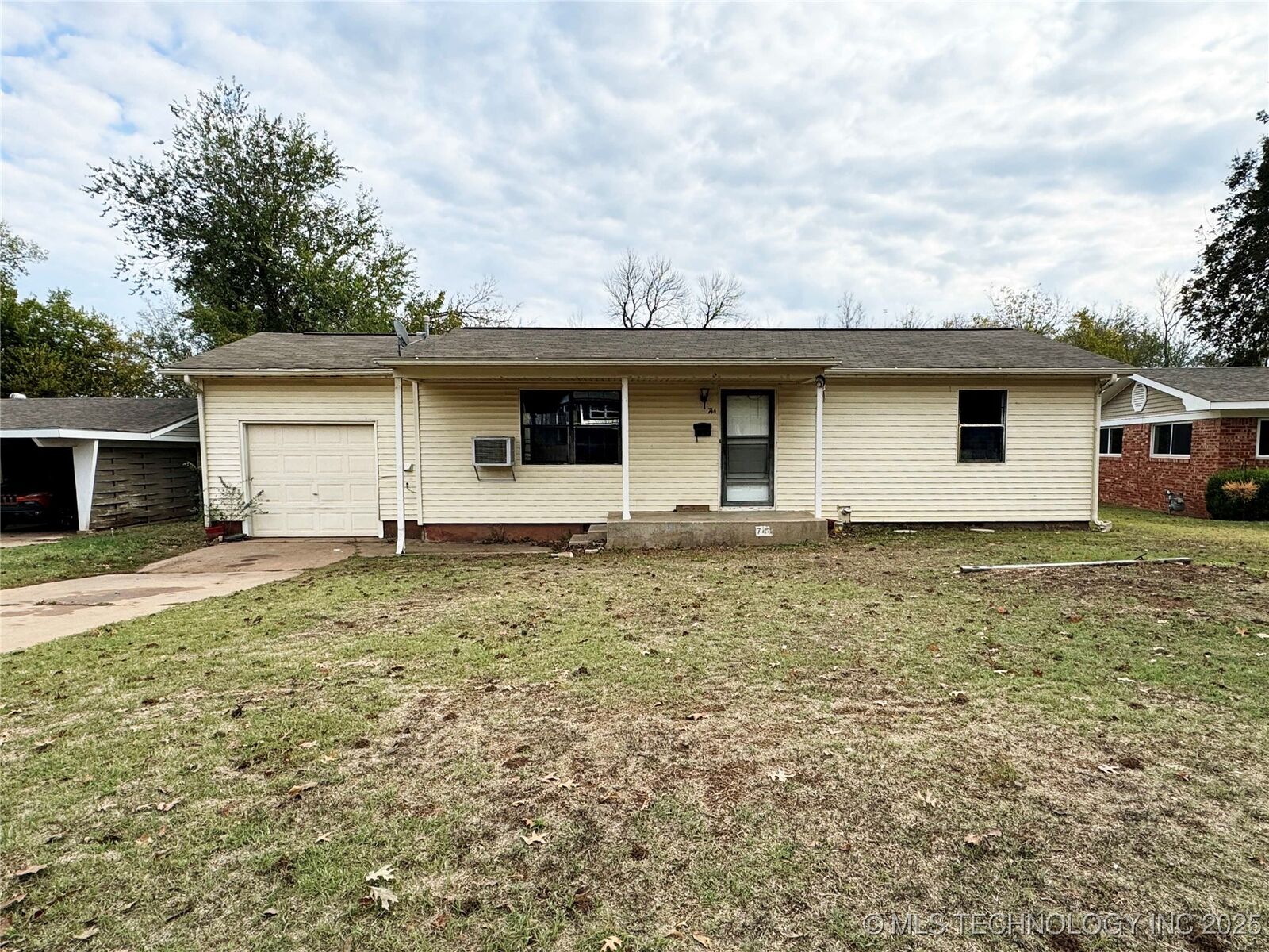 Property Photo: 744 S Wilson Place OK 74023