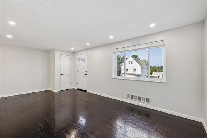 Property Photo: 1611 Alverado Ave PA 15216