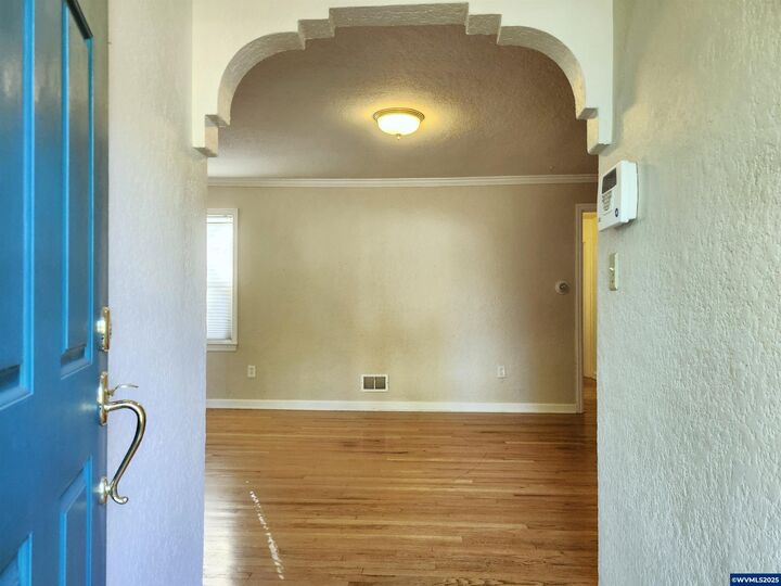 Property Photo:  1895 18th St NE  OR 97301 