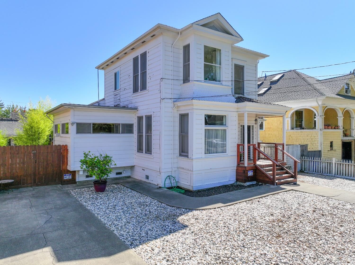 Property Photo: 1545 Oak Street CA 94559