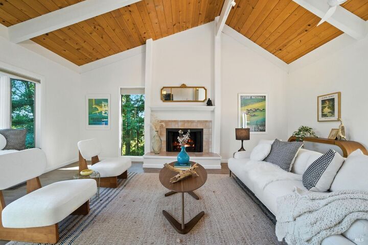Property Photo:  62 Redwood Road  CA 94930 