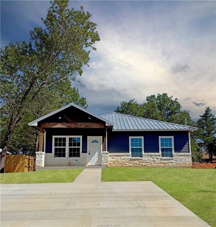 Property Photo: 122 East Crestway Street TX 77859