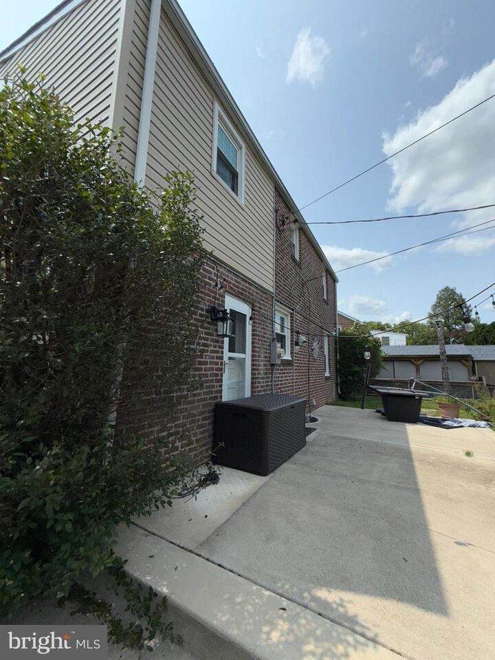Property Photo: 21 Pickwick Lane PA 19073