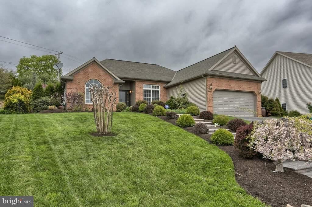 Property Photo:  87 Bartlett Circle  PA 17078 