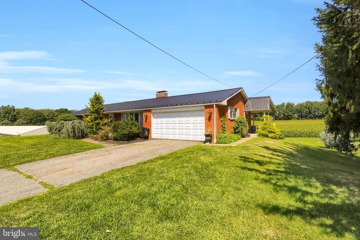 Property Photo:  247 W Broad Street  PA 17023 