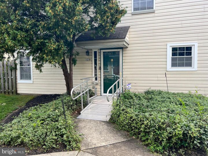 Property Photo: 125 Stonebridge Boulevard DE 19720