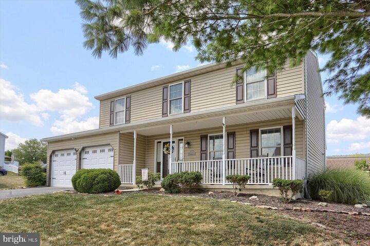 Property Photo:  921 Maplewood Lane  PA 17025 
