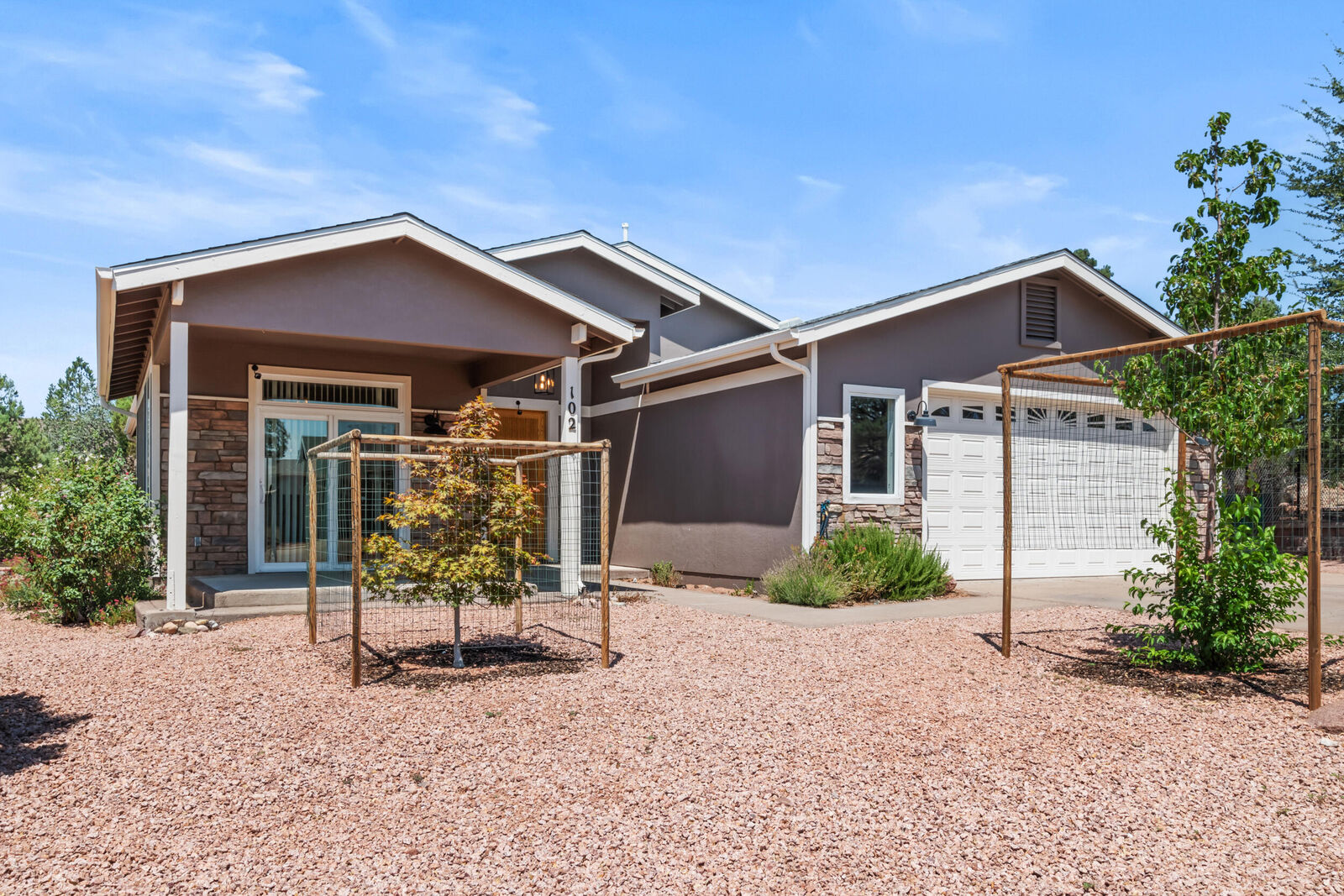 Property Photo: 102 S Whiting Drive AZ 85541