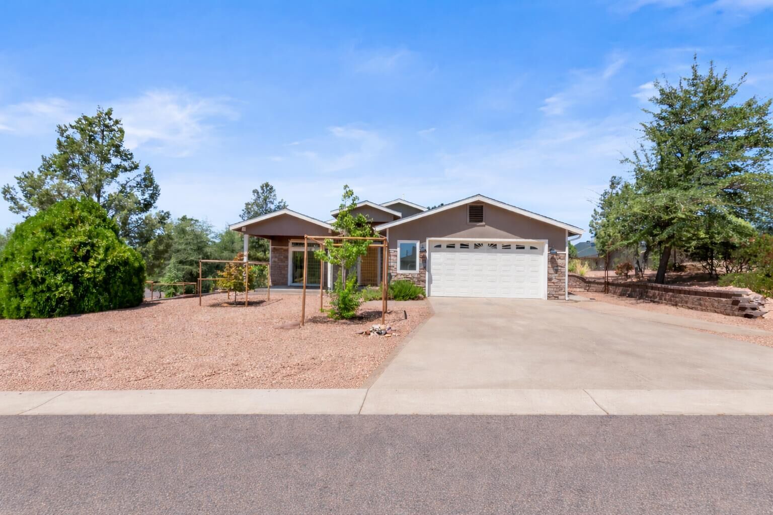Property Photo:  102 S Whiting Drive  AZ 85541 