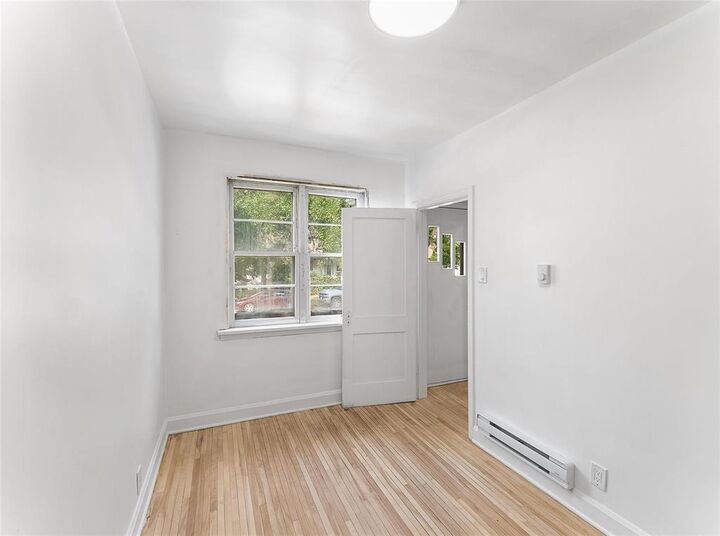 Property Photo:  770 Stella Avenue  MB R2W 2W2 
