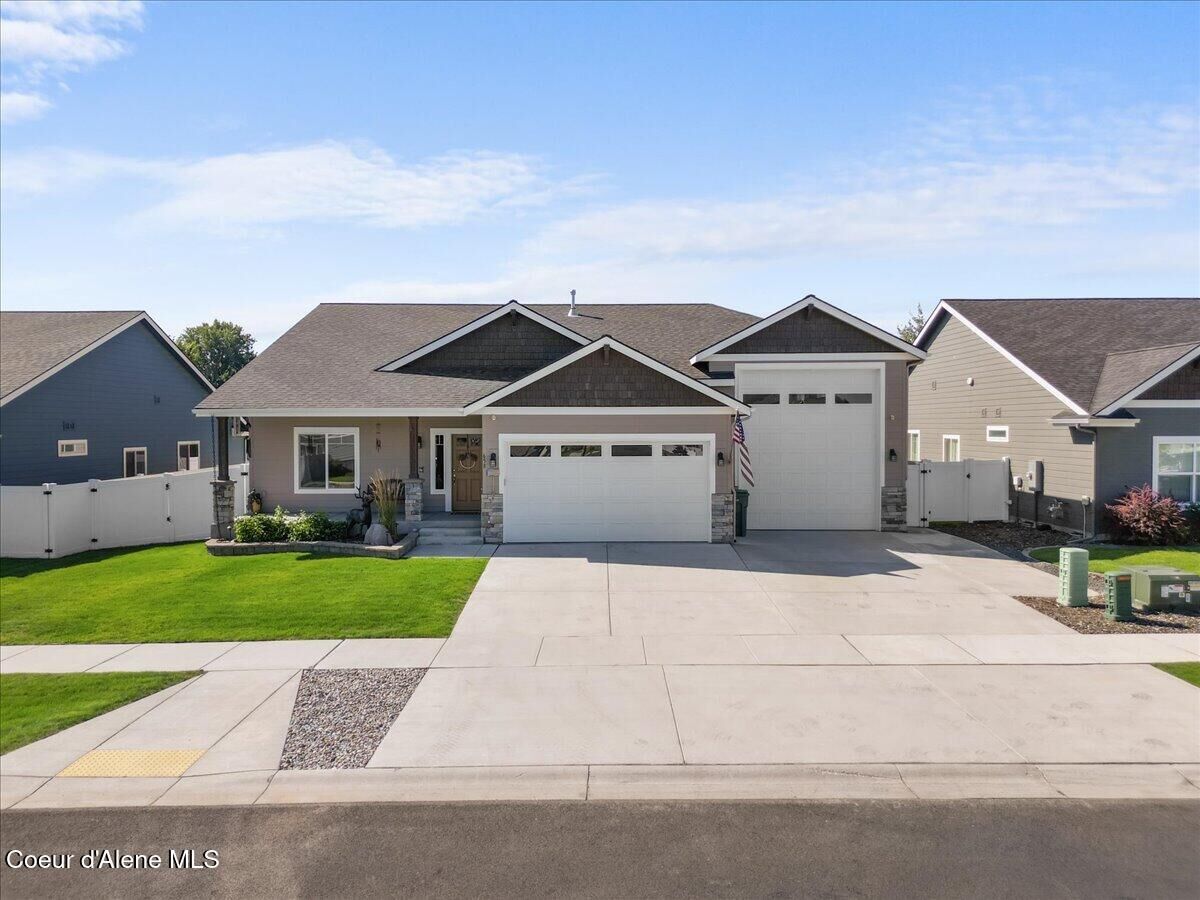 Property Photo:  658 W Ashworth Lane  ID 83854 