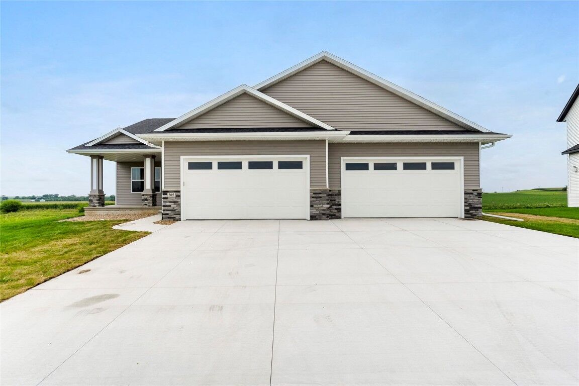 Property Photo:  305 Victory Lane  IA 52349 