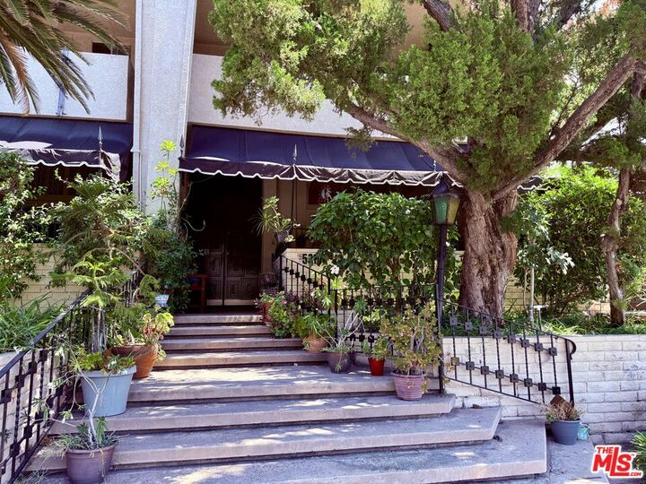 Property Photo:  5310 N Lindley Ave  CA 91316